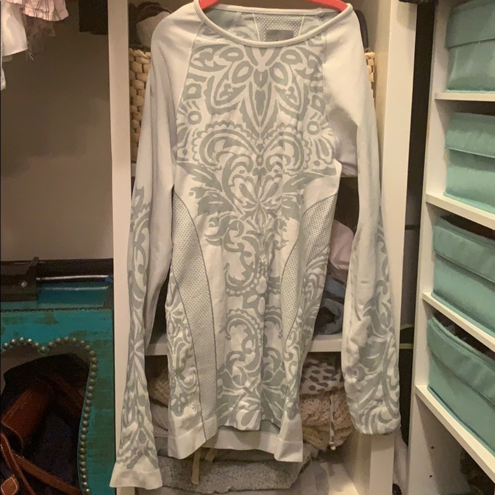 Athleta long sleeve top